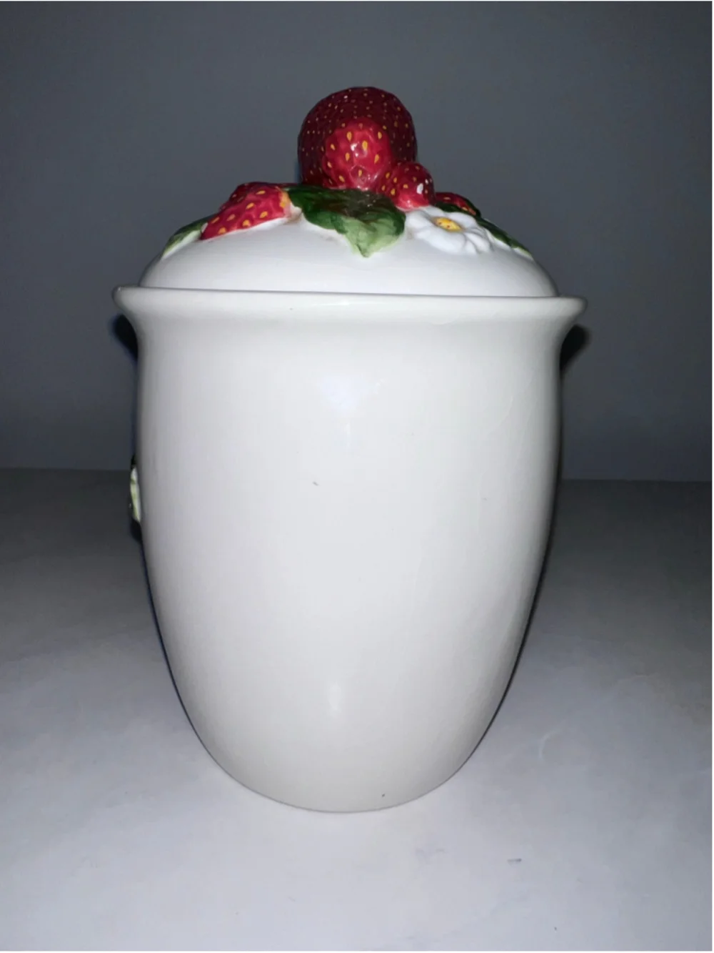 VTG Bees & Strawberry 80s Ceramic Kitchen Canister Jar
